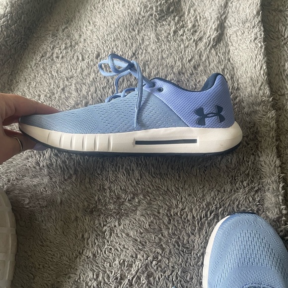 Light blue under armor womens shoe - Picture 2 of 5
